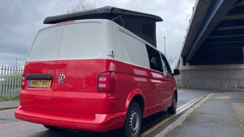 Reddy – VW Transporter MANUAL Pop Top 4 Berth