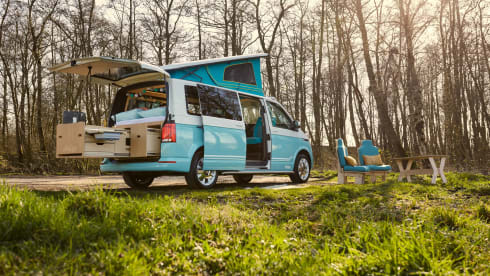  Hippie – 2020 4-person Volkswagen campervan