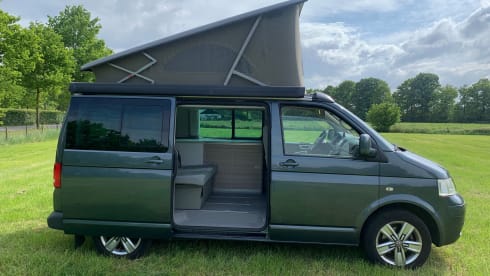 Roger – 4p Volkswagen campervan uit 2008
