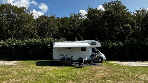 Attractive 6-person family camper with 6 spacious sleeping places