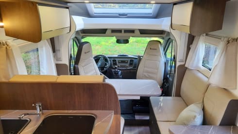 New Benimar Cocoon 463 10/2022 with silent roof air conditioning