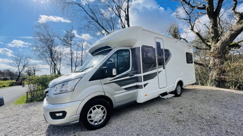 Luxury Motorhome 4-5 berth (2 lounges) lots of fun