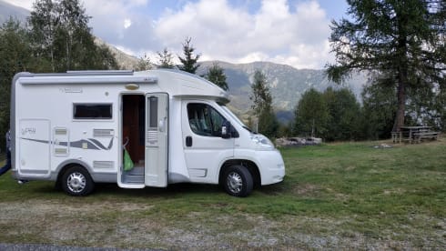 Lovely Camper – Cabinet