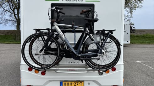 Compact luxury 4 pers. camper 2021 with lots of living space. Euro6 / 140hp 
