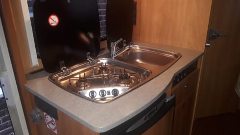 Compact cozy 2/4 person Camper