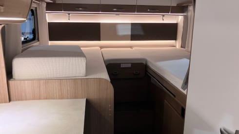 Pura Vida – Available for rent in Spain from October 1st: 2-person semi-integrated camper 