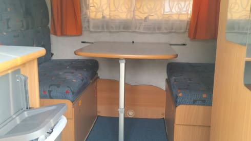 Mycamper – 6-seater attic camper with air conditioning