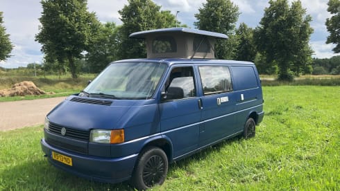 2p Volkswagen bus from 1992