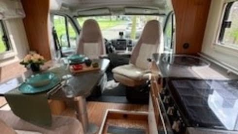 Thuismobiel – 4p Adria Mobil integrated uit 2010
