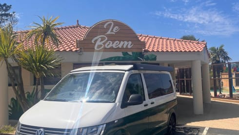 Vanziet – Custom Converted 4 Berth T6 - perfect for your next adventure 