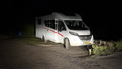 4 person Sunlight semi-integrated from 2019 AS NEW with air conditioning