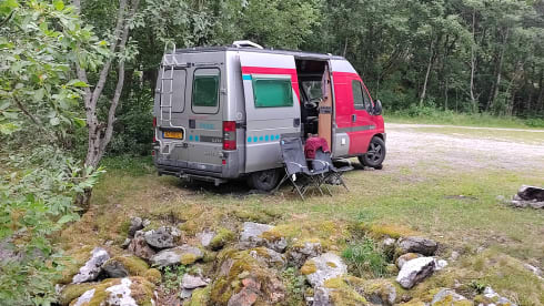 2p Peugeot campervan uit 1998