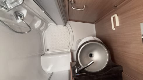 Broem – 4p Knaus semi-integrated uit 2017