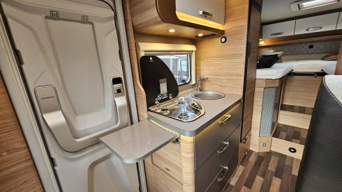 Weinsberg CaraCompact-2 – Ultimate Freedom for Couples! Luxury Camper with Single Beds and XL Garage
