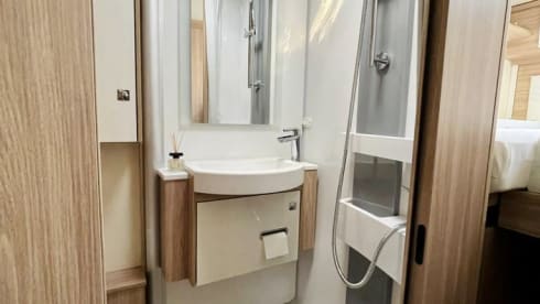 2. DelPi – Luxury mobile home Bürstner Delfin Harmony T726