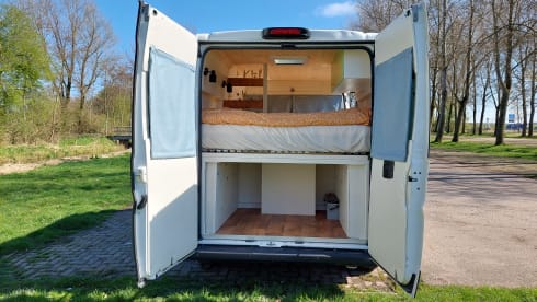 The Zen Van – Nice 2p Peugeot bus from 2018!