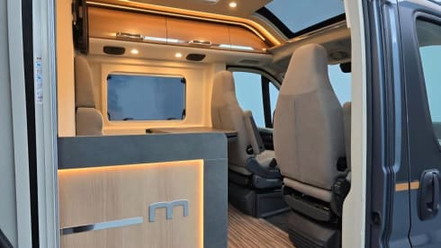 Freedom and enjoyment with our compact Malibu Buscamper (160 HP automatic)