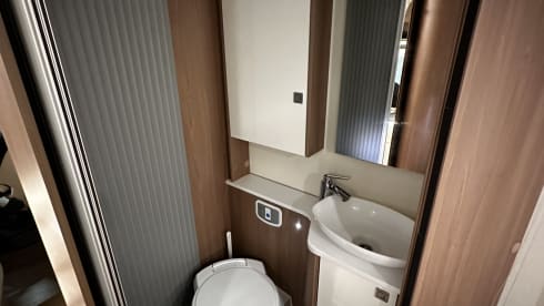 Jelle  – 4pers burstner semi-integrated with queen bed