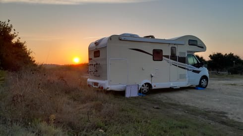 Happy Tour – 6 person Ahorn family camper Alcove 2018 with fixed beds LAST MINUTE