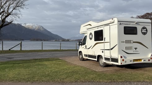 Maggie – Luxury 4 berth motorhome with solar, can be driven on a normal licence 