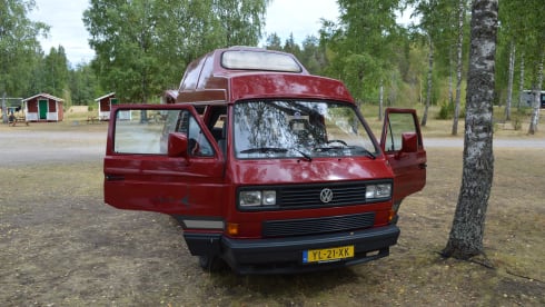 Spacious Retro Volkswagen T3 fully equipped