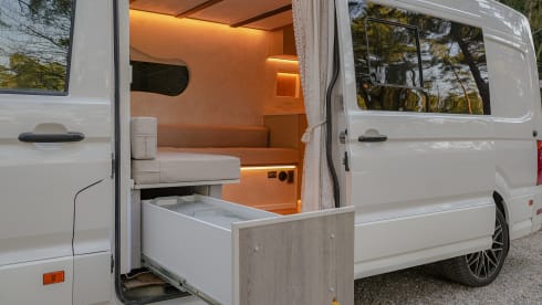 Luna – Meet Luna - 3 berth luxury Campervan