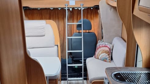 Ideal 6-person Ford family camper