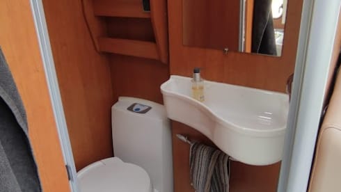 Benimar Tessoro 400, 4 persons, 2012, semi-integrated