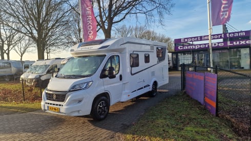 C33 – Beautiful luxury Etrusco with 2 x air conditioning and single beds/lift bed