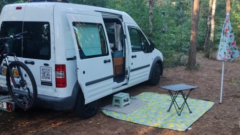 Mia – 2p Ford campervan from 2008