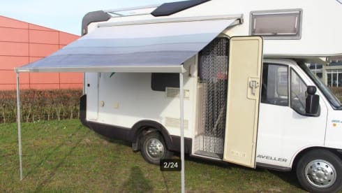 Sleek KNAUS Traveler 4p, 5.5m and double air conditioning!