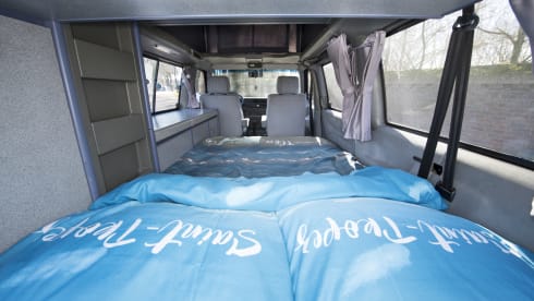 Sea - Cozy and robust VW T4 California with sleeping roof