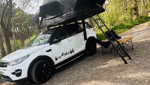 Jaxx  – luxury 4*4 with XL Roof Tent