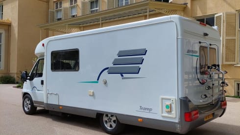 Camper verhuur Deurne – Complete hymer camper with inventory for rent 4p air conditioning
