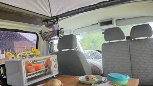 2p Volkswagen campervan uit 2013