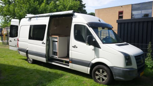 Albatros – The ultimate off-grid camper van: indoor shower, electric cooking and more