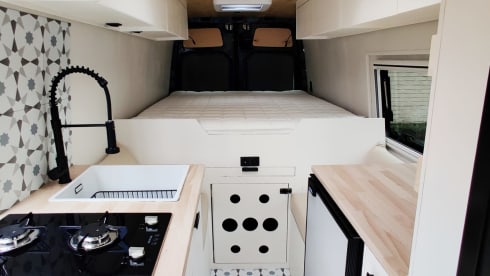 The Beast  – Beautiful, luxurious converted Sprinter L4 H2