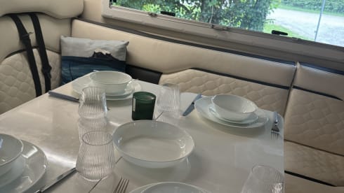 LEIA – Luxury 4 Berth Motorhome - Dog Friendly 