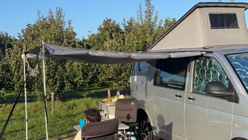 2p Volkswagen campervan uit 2015