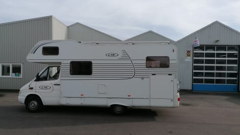 Beautiful spacious and complete family camper, fully equipped