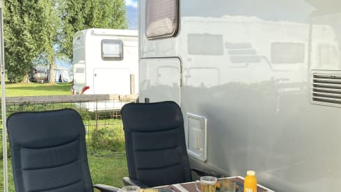 Honden welkom / PET friendly! – Spacious 5P family camper | Fixed & pull-down bed, air conditioning, automatic, pets welcome.