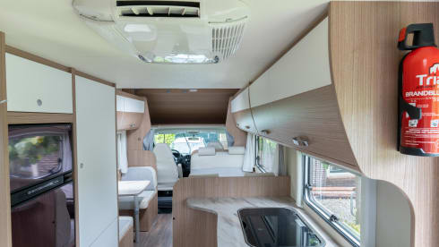 Brutus – 2018 - Luxury Hymer Carado with 6 sleeping places with great comfort
