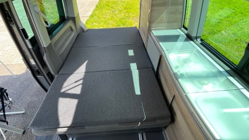 Prachtige Volkswagen California – Almost new. Carefree on the road with this beautiful, compact bus.