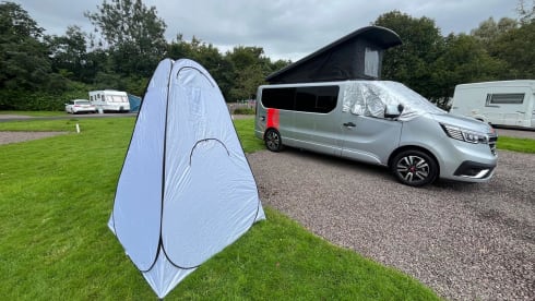 Van Damme – Renault traffic LWB luxury campervan ( 2 adults & pet friendly  )