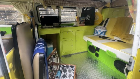 Vale – 4 berth Volkswagen campervan from 1979