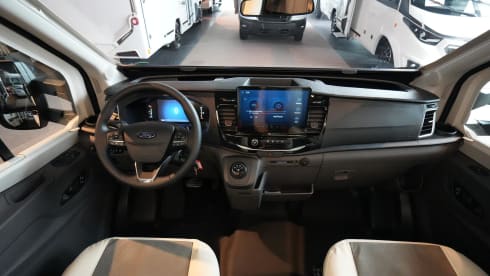  Ford Glamys 322 (Model 2025) for 6 persons