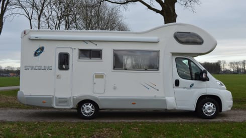 Beautiful complete and very neat 6-person camper (Fiat Ducato Joint S)