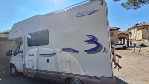 CHARLIE III – CAMPER