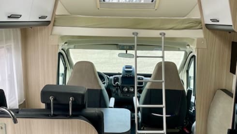 B77 – 5p Sun Living alcove from 2022