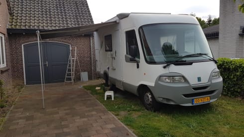 Cozy camper, fully equipped. With scooter carrier/bicycle carrier